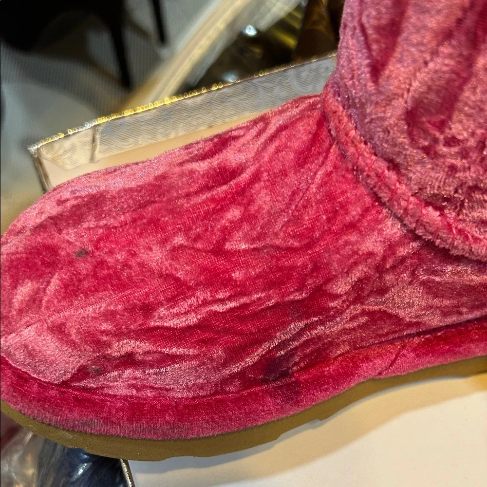 UGG Kids mini velvet hot Pink raspberry sorbet size 1 GUC